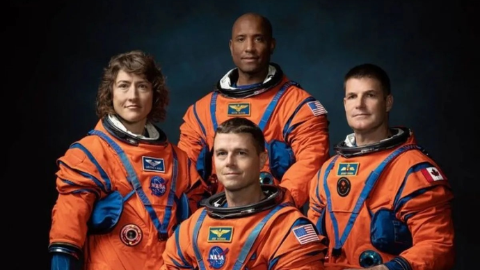 Dokumentasi - Kru misi Artemis II NASA astronot NASA Christina Hammock Koch (kiri), Reid Wiseman (duduk), Victor Glover (belakang), dan astronot Badan Antariksa Kanada Jeremy Hansen (kanan). /ANTARA/Xinhua/HO-NASA.