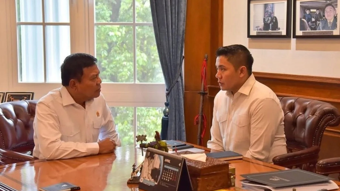 Sekretaris Kabinet Teddy Indra Wijaya (kanan) menerima kunjungan Kepala Badan Intelijen Negara (BIN) Muhammad Herindra di Kantor Sekretariat Kabinet, Jakarta, Selasa (7/4/2026). ANTARA/Instagram/@sekretariat.kabinet