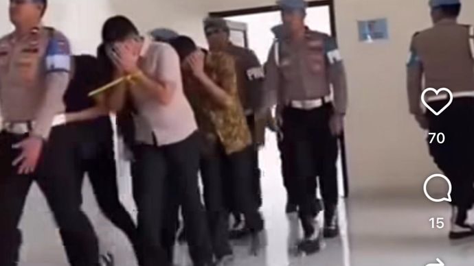 Tiga polisi yang biarkan rekannya perkosa calon polwan. 