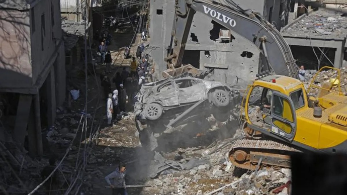 Foto yang diambil pada 6 April 2026 menunjukkan dampak serangan udara Israel di daerah Jnah di Beirut, Lebanon. Empat orang tewas dan sekitar 39 lainnya terluka dalam serangan udara Israel di daerah Jnah di pinggiran selatan Beirut pada hari Minggu, dekat Rumah Sakit Rafic Hariri Beirut, menurut Kementerian Kesehatan Lebanon. (ANTARA/Xinhua/Bilal Jawich)