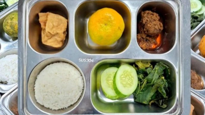 Arsip - Daging rendang menu pembuka SPPG Firdaus I usai libur lebaran, Selasa (31/3/2026). ANTARA/Darmawan