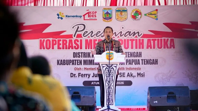 Menteri Koperasi (Menkop) Ferry Juliantono berbicara dalam peresmian Koperasi Merah Putih di Kampung Atuka, Distrik Mimika Tengah, Kabupaten Mimika, Provinsi Papua Tengah, Kamis (9/4/2026) (ANTARA/HO-Kemenkop)