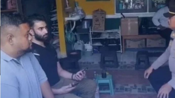 Geger WNA Ngamuk Acungkan Pisau di Ciputat