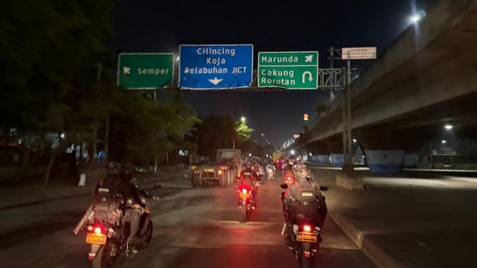 Patroli Brimob Polda Metro Jaya. 