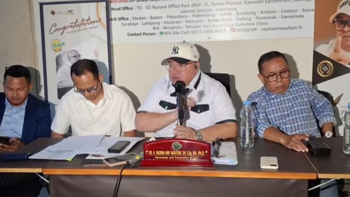 Ketua Umum Kami Jokowi-Gibran, Razman Arif Nasution (kedua dari kiri). 