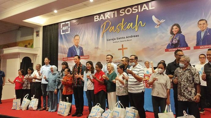 Menteri Koordinator Bidang Infrastruktur dan Pembangunan Agus Harimurti Yudhoyono alias AHY menggelar bakti sosial (baksos) Paskah di Gereja Santo Andreas di Kedoya, Kebon Jeruk, Jakarta Barat, Minggu 12 April 2026. ANTARA/Risky Syukur/aa.