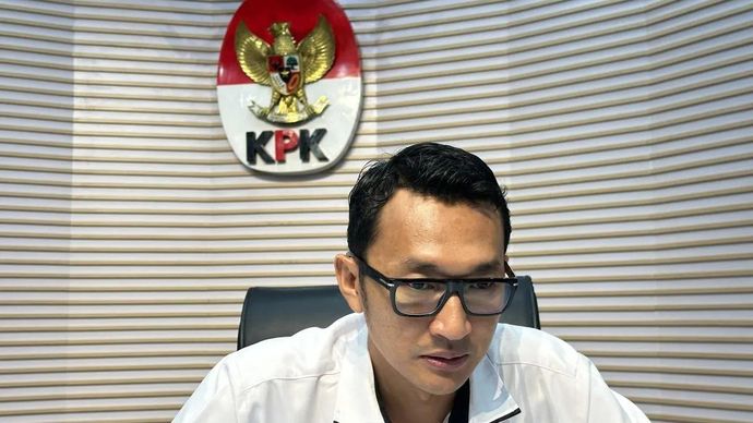 Juru Bicara Komisi Pemberantasan Korupsi Budi Prasetyo memberikan keterangan di Gedung Merah Putih KPK, Jakarta, Senin (13/4/2026). (ANTARA/Rio Feisal)