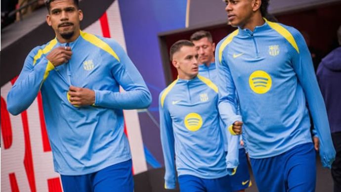 Yamine Lamal dan pemain Barcelona