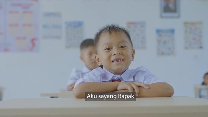 Dari jalanan ke bangku sekolah, Fikri kini kembali menemukan senyum dan harapan. Akses pendidikan dan perhatian yang layak jadi awal langkah menuju masa depan yang lebih cerah.