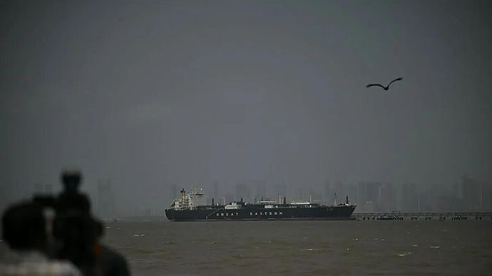 Ilustrasi - Kapal tanker melintas di selat Hormuz, Iran. ANTARA/Anadolu/aa.