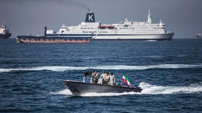 Tentara Iran berpatroli di Selat Hormuz, Iran selatan, Selasa 30 April 2019. ANTARA/Xinhua/Ahmad Halabisaz/aa.
