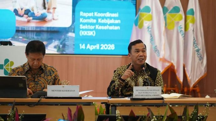 Mendukbangga/Kepala BKKBN Wihaji (kanan), Menteri Kesehatan Budi Gunadi Sadikin (kiri) dalam Forum Komite Kebijakan Sektor Kesehatan (KKSK) Triwulan I di Jakarta pada Rabu (15/4/2026). ANTARA/HO-Kemendukbangga/BKKBN.