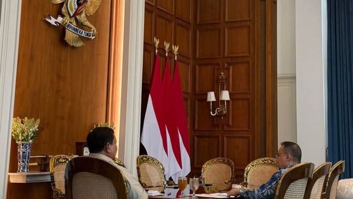 Prabowo Subianto mengadakan pertemuan dengan Wakil Ketua DPR Sufmi Dasco Ahmad di Istana Merdeka,