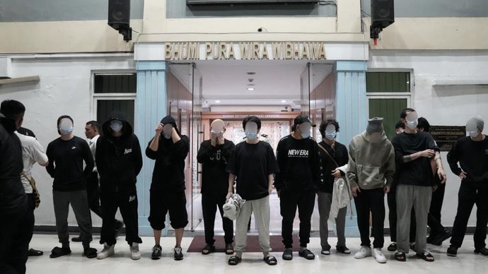 Imigrasi Bogor Deportasi 13 WN Jepang Terlibat Penipuan Daring dari Sentul