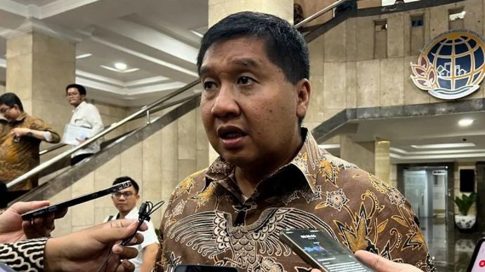 Menteri Perumahan dan Kawasan Permukiman (PKP) Maruarar Sirait memberikan keterangan singkat kepada awak media usai melakukan pertemuan terbatas dengan Menteri Agraria dan Tata Ruang/Kepala Badan Pertanahan Nasional (ATR/BPN) Nusron Wahid di Kantor Kementerian ATR/BPN Jakarta, Kamis 16 April 2026. ANTARA/Harianto