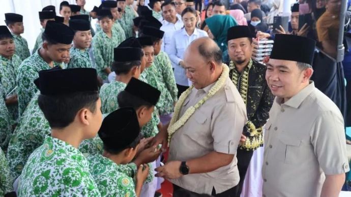 Kepala BGN Dadan Hindayana bersama Bupati Jember Muhammad Fawait saat meresmikan SPPG di Desa Wringinagung, Kecamatan Jombang, Kabupaten Jember, Kamis (16/4/2026). ANTARA/HO-Diskominfo Jember