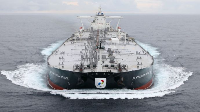 Dua kapal milik Pertamina bersiap melintas Selat Hormuz. (Foto: Dok/Istimewa/Bakom RI)