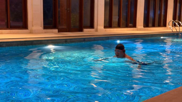 Prabowo Subianto memulai aktivitasnya pada Sabtu pagi, 18 April 2026, dengan menjalankan rutinitas olahraga di kediaman pribadinya di Hambalang, Jawa Barat