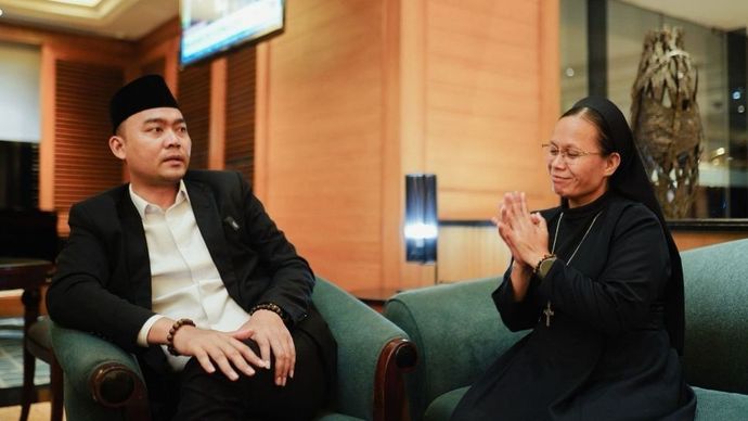 Staf Khusus Menteri Agama RI Bidang Kerukunan dan Pelayanan Agama, Gugun Gumilar, melakukan dialog hangat bersama umat jemaat Paroki Aek Nabara, Kecamatan Bilah Hulu, Kabupaten Labuhanbatu, Sumatera Utara. (Foto: Dok/Istimewa)