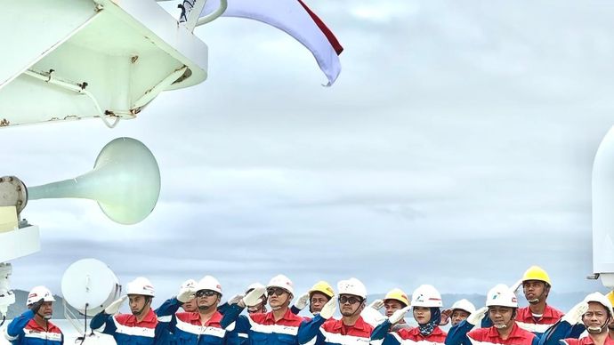Para Pekerja PT Pertamina International Shipping (PIS)