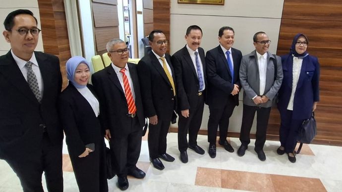 Perwakilan Peradi usai rapat dengan Komisi III DPR RI, Senin, 20 April 2026. 