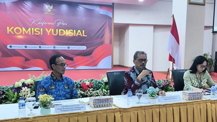 Pengumuman hasil penetapan kelulusan seleksi adminstrasi untuk calon Hakim Agung dan Hakim ad hoc di Mahkamah Agung Tahun 2026 di Komisi Yudisial, Jakarta, Selasa (21/4/2026). ANTARA/Devi Nindy