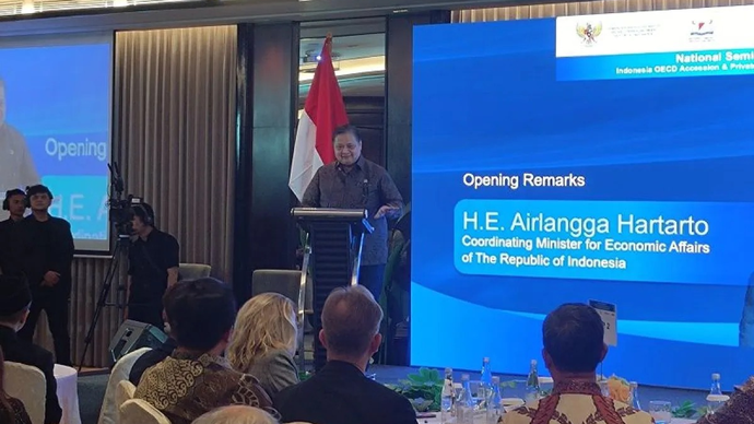 Menteri Koordinator Bidang Perekonomian Airlangga Hartarto menyampaikan sambutan dalam seminar nasional terkait aksesi Indonesia ke Organisation for Economic Co-operation and Development (OECD) di Jakarta, Selasa (21/4/2026). (ANTARA/Aria Ananda)