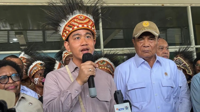 Wakil Presiden Gibran Rakabuming Raka memberikan keterangan usai meninjau RSUD Kabupaten Sorong, Papua Barat Daya, Rabu (22/4/2026). ANTARA/Mentari Dwi Gayati