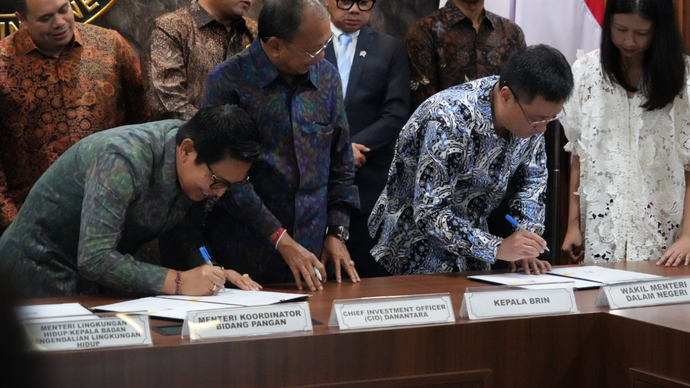 Penandatanganan Perjanjian Kerja Sama (PKS) antara pemerintah daerah dan Badan Usaha Pelaksana Proyek (BUPP) PSEL di tiga wilayah, yaitu Kota Bekasi, Bogor Raya, dan Denpasar Raya.