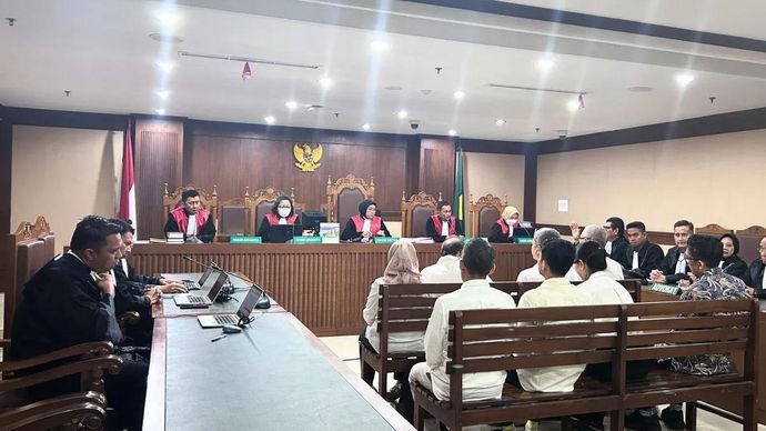 Delapan terdakwa kasus dugaan pemerasan dalam pengurusan izin Rencana Penggunaan Tenaga Kerja Asing (RPTKA) dalam sidang pembacaan putusan majelis hakin di Pengadilan Tipikor pada PN Jakpus, Rabu (22/4/2026). ANTARA/Agatha Olivia Victoria