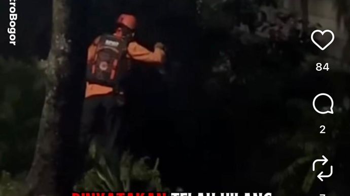 Pencarian dilakukan petugas terhadap balita yang hilang di Bogor. 