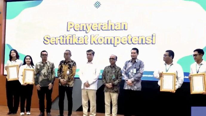 Tangkapan layar - Penutupan dan pemberian sertifikasi kompetensi bagi peserta Magang Nasional 2025 Tahap I yang dilakukan secara hibrida di Jakarta, Jumat 24 April 2026. ANTARA/Arnidhya Nur Zhafira.