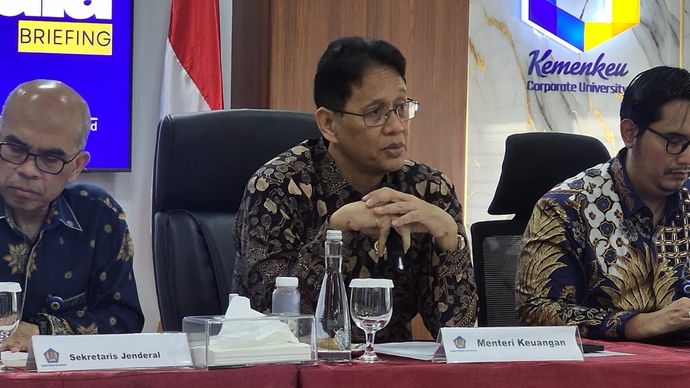 Menteri Keuangan (Menkeu) Purbaya Yudhi Sadewa merespons terkait nilai tukar rupiah yang sempat melemah menyentuh level Rp17.300 per dolar Amerika Serikat (AS). 