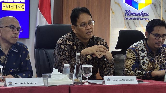 Menteri Keuangan (Menkeu) Purbaya Yudhi Sadewa meluruskan pernyataannya terkait wacana pengenaan pajak terhadap kapal asing yang melintas di Selat Malaka. 