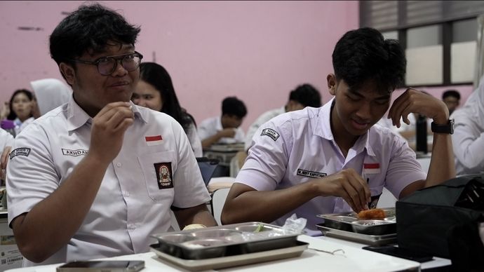 Program Makan Bergizi Gratis (MBG) membawa keceriaan bagi siswa SMAN 1 Kota Tangerang, seperti yang dirasakan Akbar Brahmantio pada Jumat, 24 April 2026. 