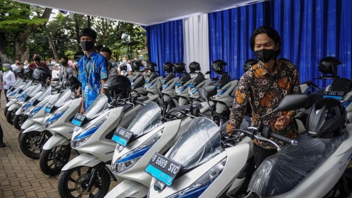 Ilustrasi sepeda motor. 