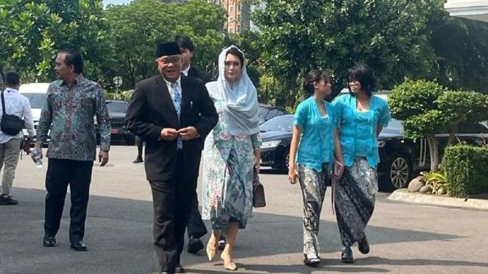 Mohammad Jumhur Hidayat datang ke kompleks Istana Kepresidenan Jakarta, Senin (27/4/2026). menjelang pelantikan dirinya sebagai Menteri Lingkungan Hidup. ANTARA/Fathur Rochman