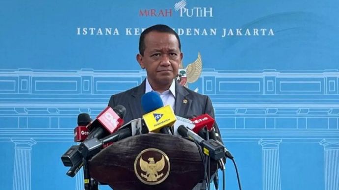 Menteri Energi dan Sumber Daya Mineral (ESDM) Bahlil Lahadalia memberikan keterangan media usai menghadiri rapat terbatas dengan Presiden Prabowo Subianto di Kompleks Istana Kepresidenan, Jakarta, Senin (27/4/2026). (ANTARA/Fathur Rochman)