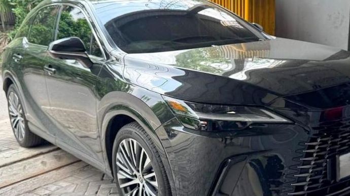 Mobil Lexus RX350 milik Andy Pratomo yang nyaris ditarik paksa debt collector. (Foto: Istimewa)