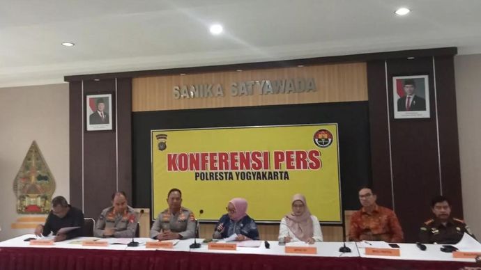 Konferensi pers Polresta Yogyakarta dalam kasus kekerasan dan penelantaran anak pada salah satu daycare di Kota Yogyakarta. Senin (27/4/2026) (ANTARA/Hery Sidik)