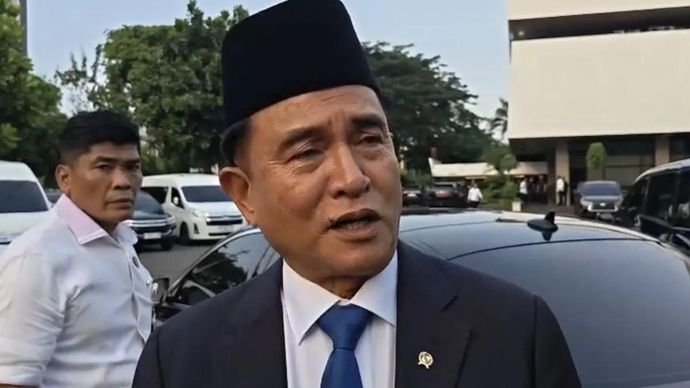Menteri Koordinator Bidang Hukum, Hak Asasi Manusia, Imigrasi, dan Pemasyarakatan Yusril Ihza Mahendra memberikan keterangan kepada wartawan di kompleks Istana Kepresidenan Jakarta, Senin (27/4/2026) (ANTARA/HO-Dokumentasi Pribadi)