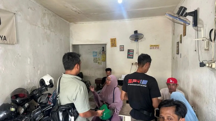 Ilustrasi - Seorang emak-emak di Koja, Jakarta Utara dihadang debt collector saat mengantarkan sang anak sekolah pada Kamis (2/4/2026) (ANTARA/HO-Polsek Koja)