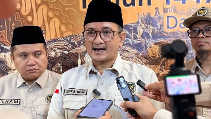 Konsul Jenderal Republik Indonesia di Jeddah Yusron B. Ambary memberikan keterangan pers usai membuka Bimbingan Teknis (Bimtek) Tenaga Pendukung PPIH Arab Saudi di Makkah, Senin 27 April 2026. (ANTARA/HO-MCH 2026/Muhammad Isnan Said)