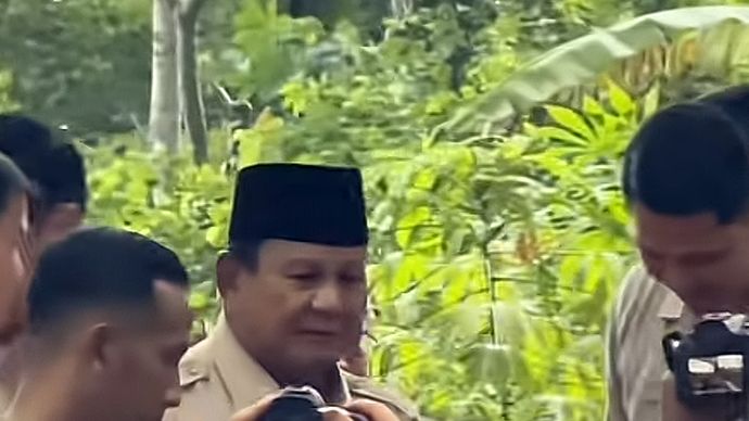 Prabowo menyempatkan diri berziarah ke makam sang kakek, Margono Djojohadikusumo