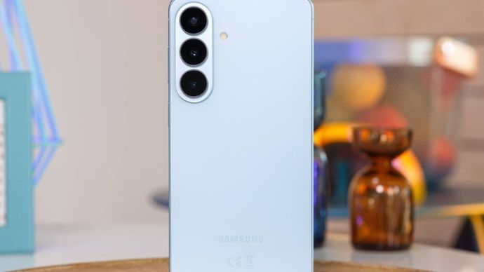 Samsung Galaxy S27 dikabarkan ubah desain kamera demi dukungan magnet Qi2. (Foto: Istimewa via GSM Arena)