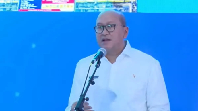 Pemerintah terus mendorong percepatan hilirisasi industri nasional melalui pelaksanaan proyek strategis tahap kedua. Menteri Investasi dan Hilirisasi sekaligus CEO Danantara, Rosan Perkasa Roeslani, menyampaikan bahwa salah satu fokus utama adalah pembangunan fasilitas kilang gasoline di Cilacap dan Dumai guna memperkuat ketahanan energi nasional.