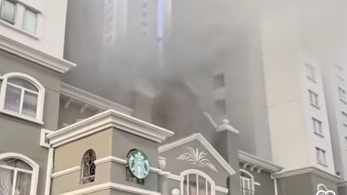 Kebakaran apartemen di Tanjung Duren, Jakarta Barat. 