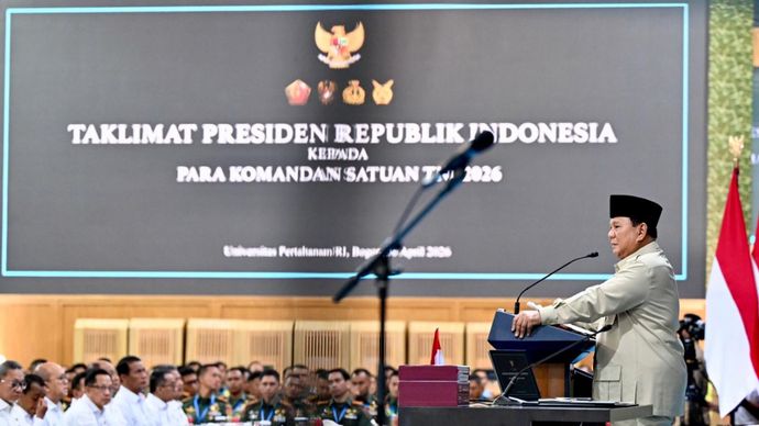 Presiden Prabowo Subianto memberikan taklimat kepada para Komandan Satuan TNI Tahun 2026 dalam sebuah acara yang digelar di Universitas Pertahanan, Kabupaten Bogor, Jawa Barat