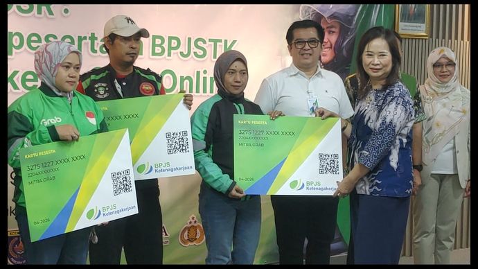 200 ojol dapat bantuan kepesertaan BPJS TK dari Sentra Medika Hospital 