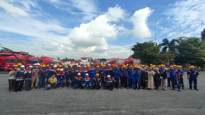 Momentum Hari Buruh Patra Logistik Beri Apresiasi Awak Mobil Tangki di Boyolali